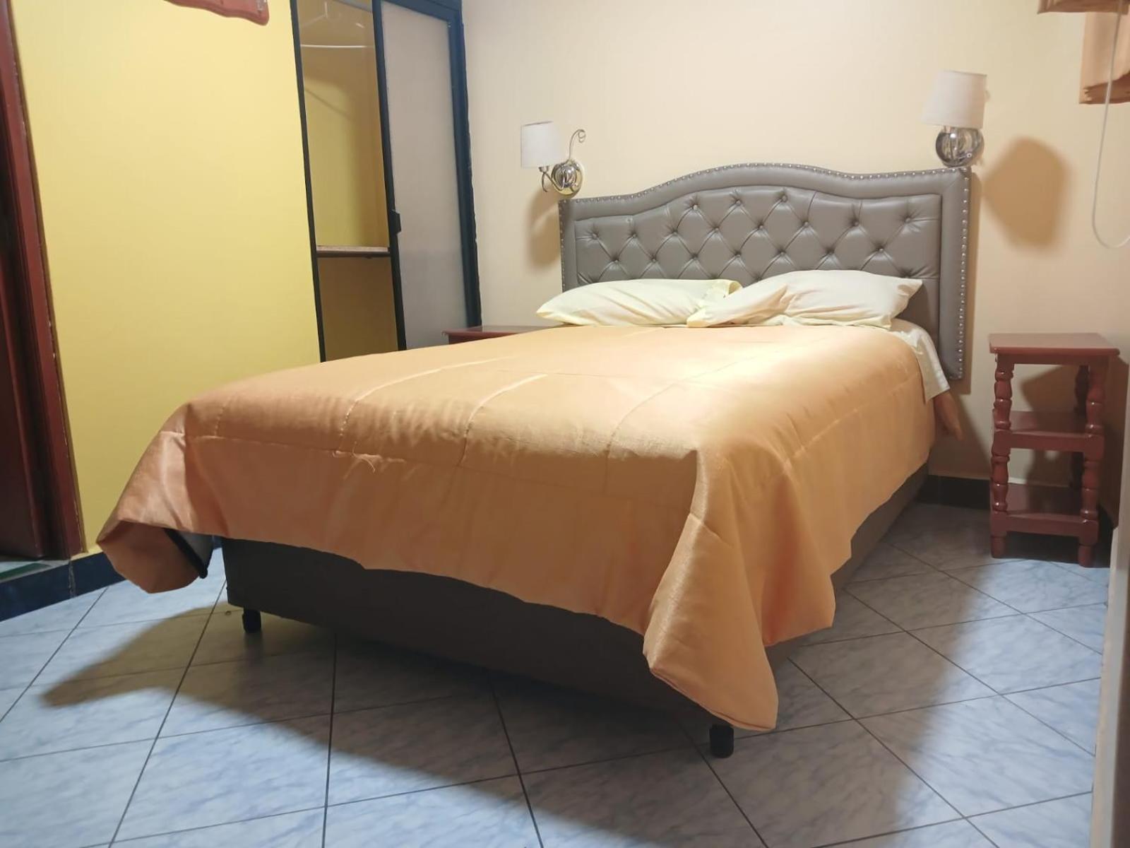 Hotel Hospedaje Karol Ayacucho Esterno foto